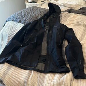Marmot sz L black shell coat waterproof